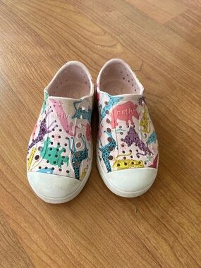 Native Kids Pink Slip-On Sneakers with Multicolor zoo animal Print